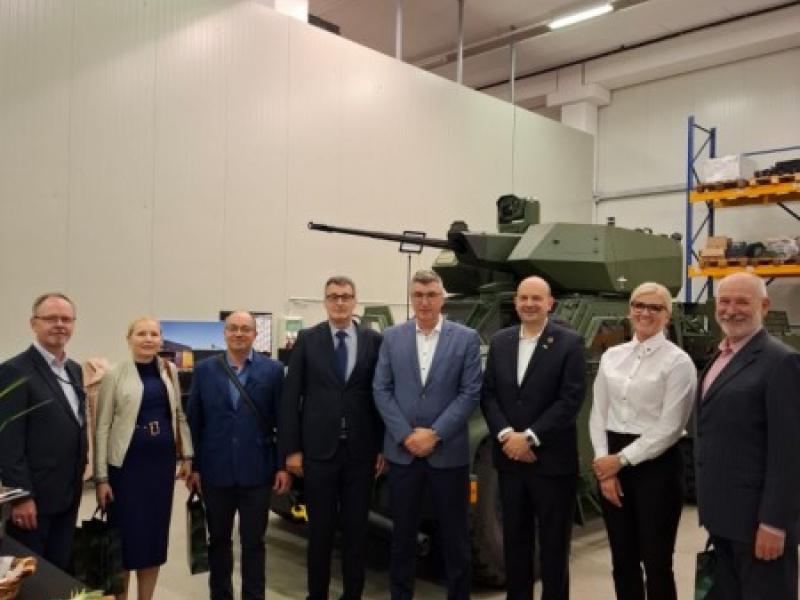 NÁVŠTEVA PREDSTAVITEĽOV OBRANNÉHO PRIEMYSLU SLOVINSKA.